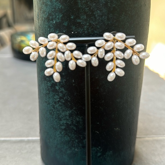 Pearl  statement earrings. GORGEOUS! - Picture 2 of 8